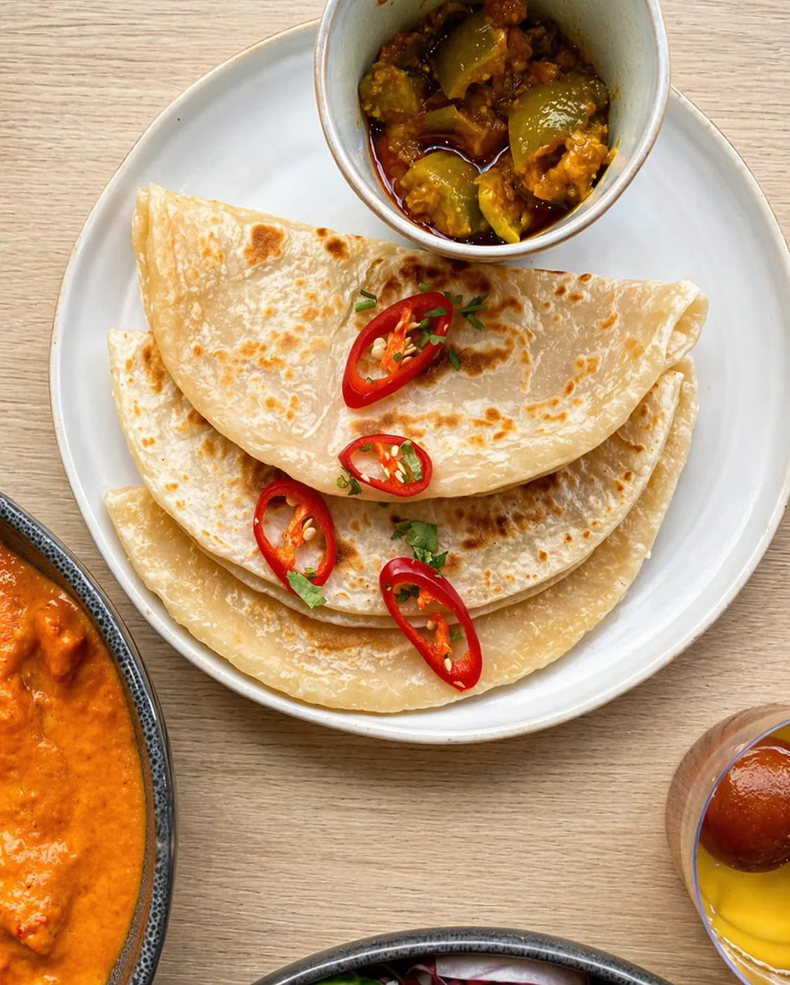 Paratha indien feuilleté et beurré